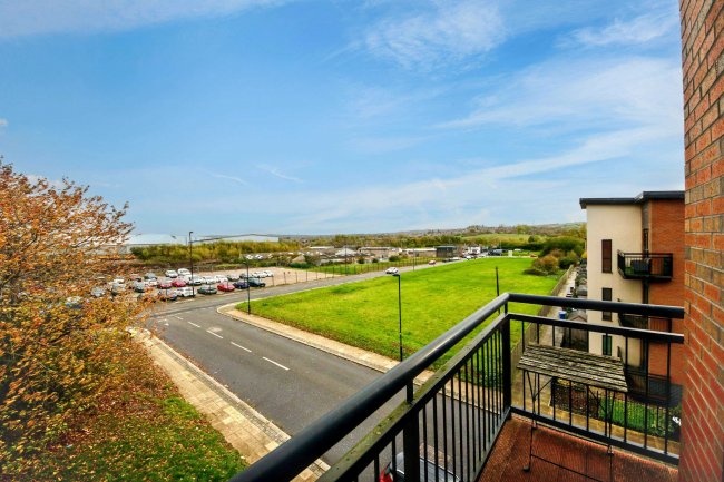 6 Paris Court, Stoke-on-Trent, Staffordshire, ST1 3GJ 4