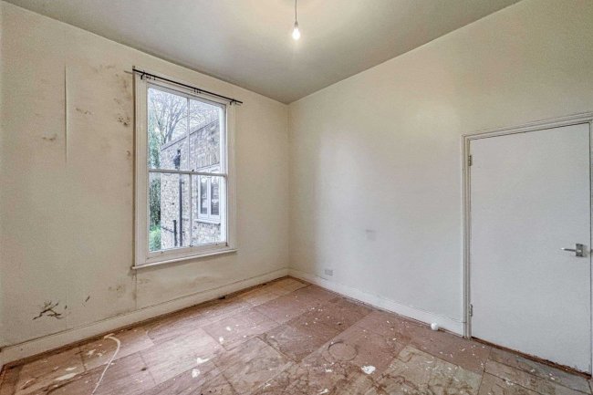 4B Askew Road, London W12 9BH 10