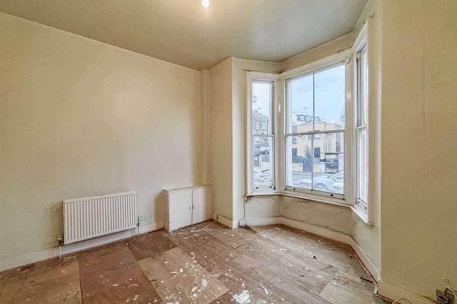 4B Askew Road, London W12 9BH 10