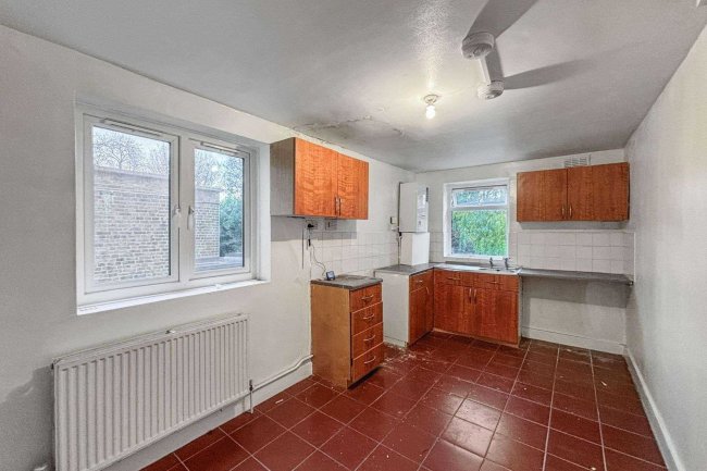 4B Askew Road, London W12 9BH 10