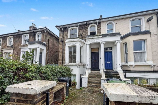 4B Askew Road, London W12 9BH 10