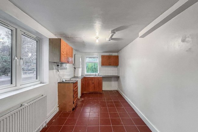 4B Askew Road, London W12 9BH 10