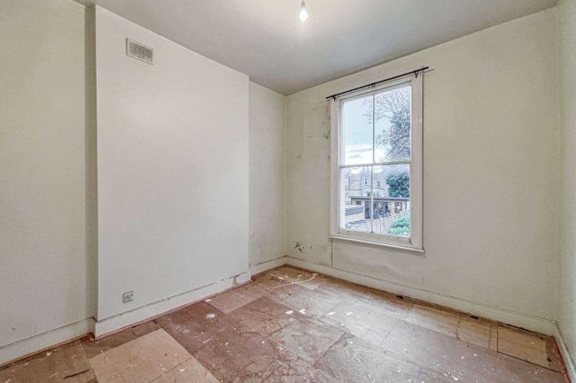 4B Askew Road, London W12 9BH 10