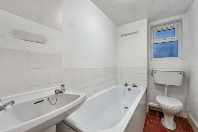 4B Askew Road, London W12 9BH 10