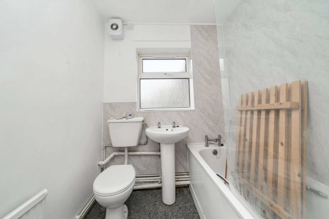 Flat 77, New Road, Datchet, Slough, SL3 9JA 3