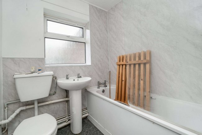 Flat 77, New Road, Datchet, Slough, SL3 9JA 3