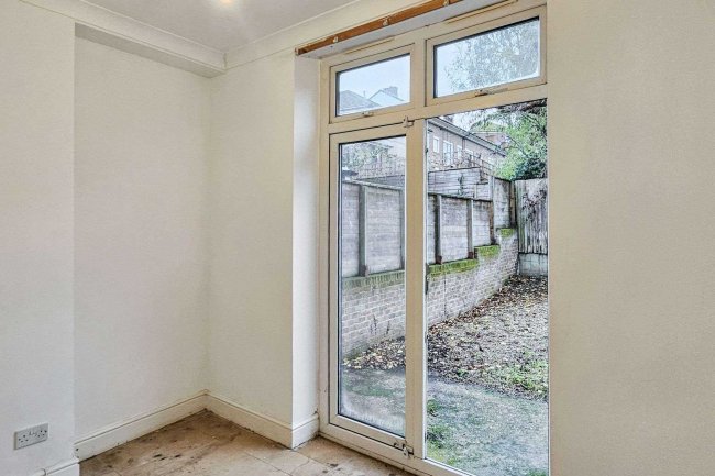 97A Stanlake Road, Shepherd's Bush, London W12 7HQ 3