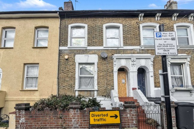 Upper and Lower Flat, 20 Fernham Road, Thornton Heath CR7 8JD 9