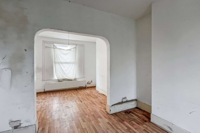 Upper and Lower Flat, 20 Fernham Road, Thornton Heath CR7 8JD 9