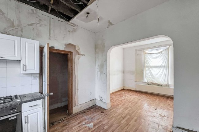 Upper and Lower Flat, 20 Fernham Road, Thornton Heath CR7 8JD 9