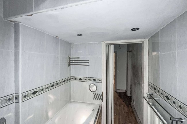 Upper and Lower Flat, 20 Fernham Road, Thornton Heath CR7 8JD 9