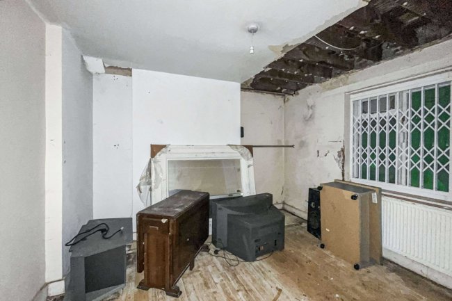 Upper and Lower Flat, 20 Fernham Road, Thornton Heath CR7 8JD 9