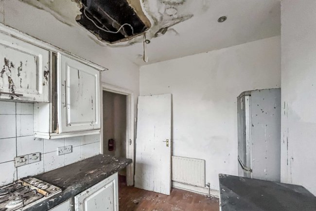 Upper and Lower Flat, 20 Fernham Road, Thornton Heath CR7 8JD 9