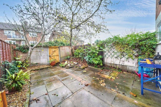 81 Willowhayne Drive, Walton-on-Thames, KT12 2NP 9