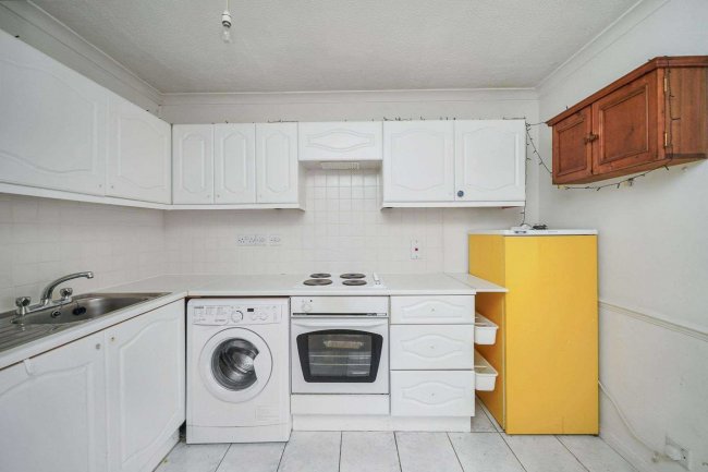 81 Willowhayne Drive, Walton-on-Thames, KT12 2NP 9