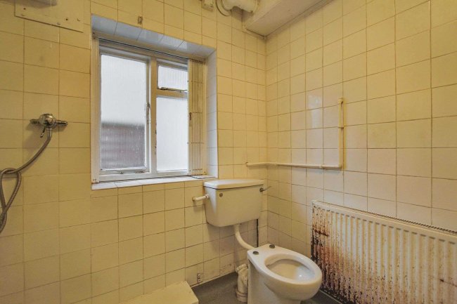 Flat A, 124 Rathcoole Gardens, Hornsey, London, N8 9PG 37