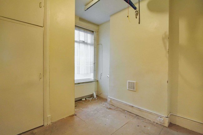 Flat A, 124 Rathcoole Gardens, Hornsey, London, N8 9PG 37