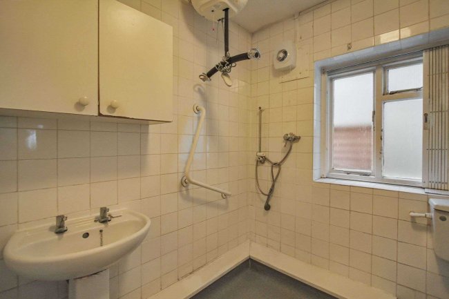 Flat A, 124 Rathcoole Gardens, Hornsey, London, N8 9PG 37