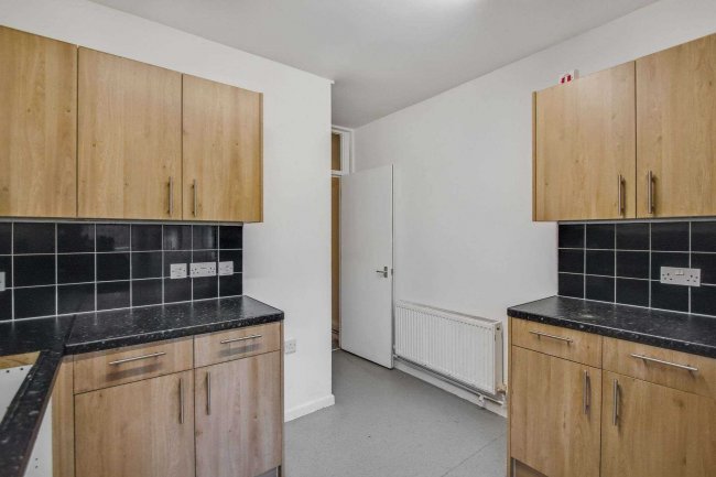 Flat A, 124 Rathcoole Gardens, Hornsey, London, N8 9PG 37