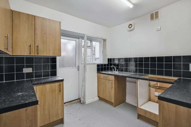 Flat A, 124 Rathcoole Gardens, Hornsey, London, N8 9PG 37