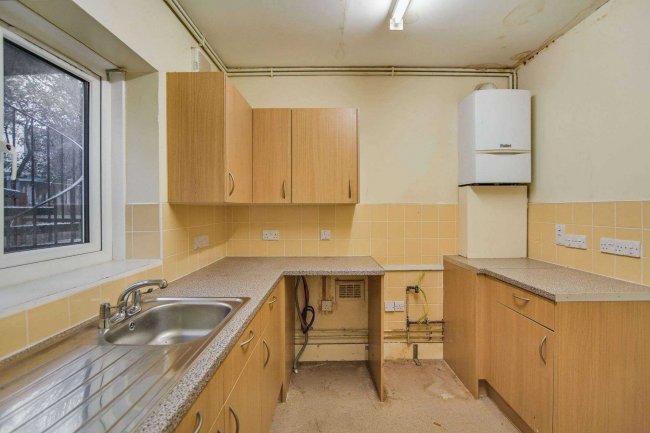 Flat A, 42 Rathcoole Gardens, Hornsey, London, N8 9NB 36