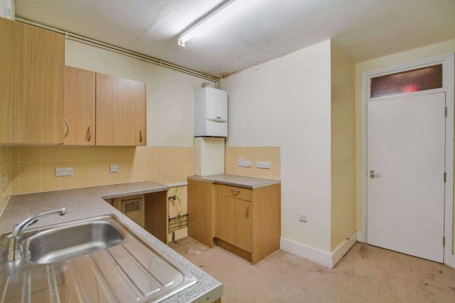 Flat A, 42 Rathcoole Gardens, Hornsey, London, N8 9NB 36