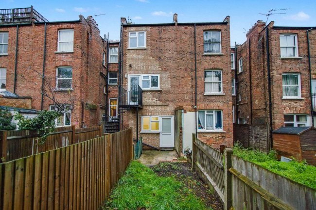 Flat A, 42 Rathcoole Gardens, Hornsey, London, N8 9NB 36