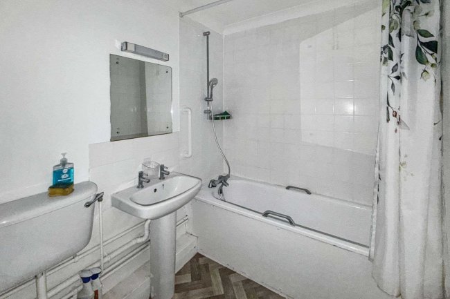 Flat B, 6 Palmerston Road, Forest Gate, London E7 8BH 4