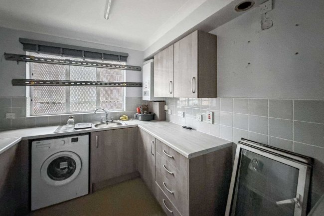 Flat B, 6 Palmerston Road, Forest Gate, London E7 8BH 4