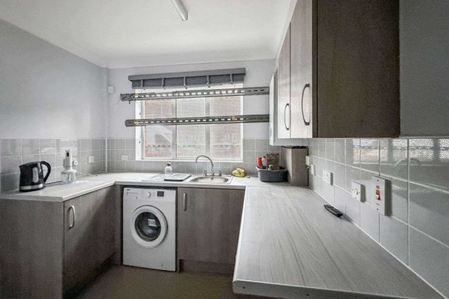 Flat B, 6 Palmerston Road, Forest Gate, London E7 8BH 4