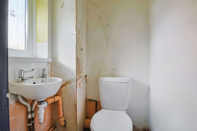 242 Pilgrims Way, Andover, SP10 5HU 6