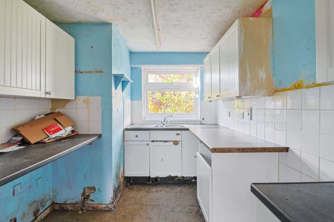 242 Pilgrims Way, Andover, SP10 5HU 6