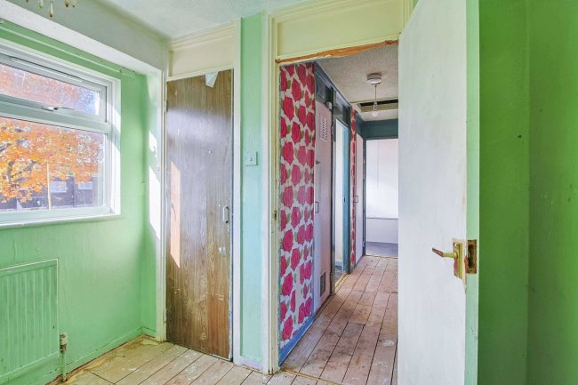 242 Pilgrims Way, Andover, SP10 5HU 6