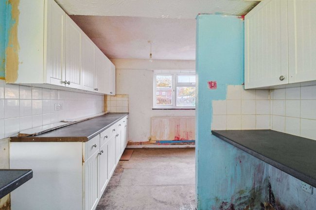 242 Pilgrims Way, Andover, SP10 5HU 6