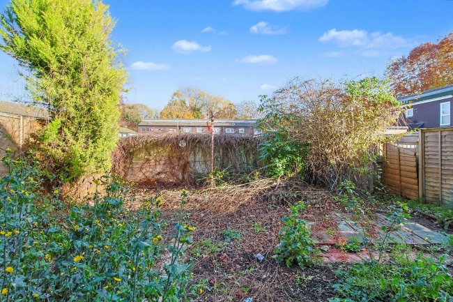 242 Pilgrims Way, Andover, SP10 5HU 6