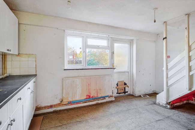 242 Pilgrims Way, Andover, SP10 5HU 6