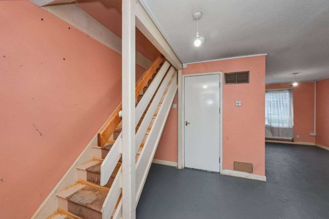 60 Madells, Epping, Essex CM16 4NW 8