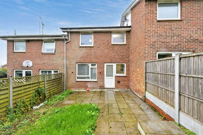 60 Madells, Epping, Essex CM16 4NW 8