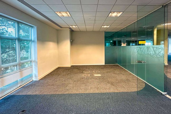 11 Vine Street, Uxbridge UB8 1QE 1