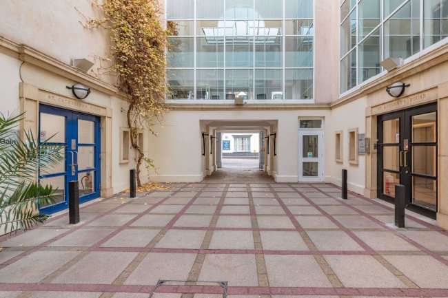 Oxford Square, Oxford Street, Newbury, RG14 1JG 4