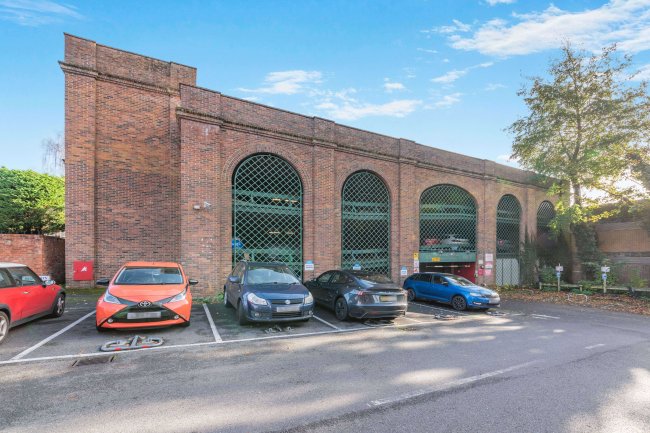 Oxford Square, Oxford Street, Newbury, RG14 1JG 4