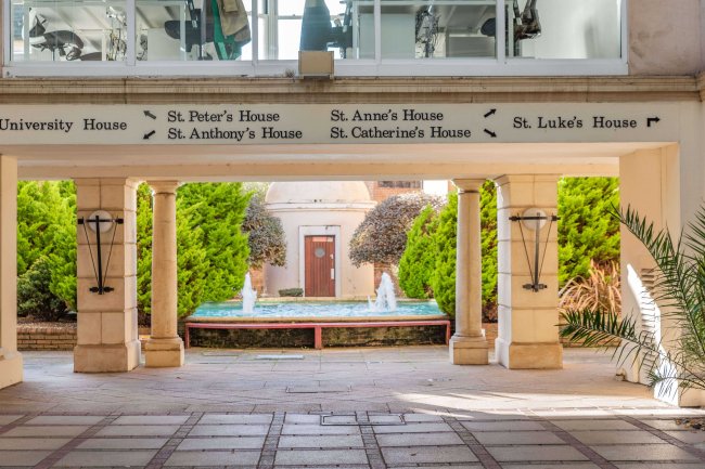 Oxford Square, Oxford Street, Newbury, RG14 1JG 4