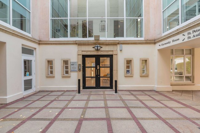 Oxford Square, Oxford Street, Newbury, RG14 1JG 4