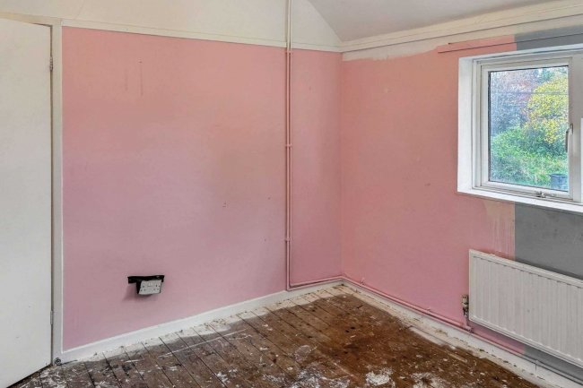 Flat A, 47 Goldings Crescent, Basildon, Essex, SS16 4RX 89