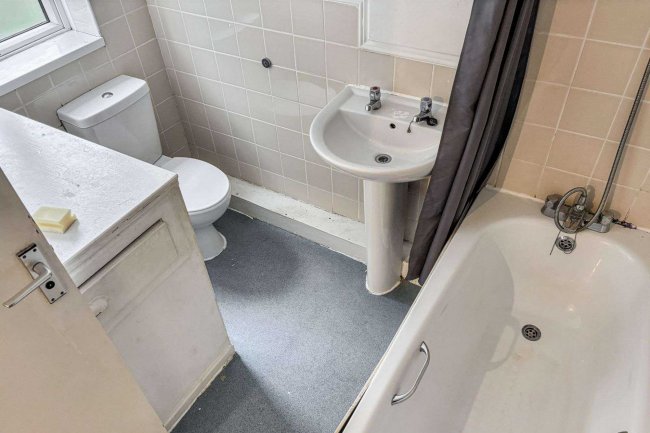 Flat A, 47 Goldings Crescent, Basildon, Essex, SS16 4RX 89