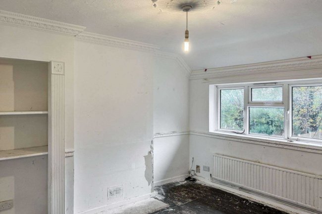 Flat A, 47 Goldings Crescent, Basildon, Essex, SS16 4RX 89