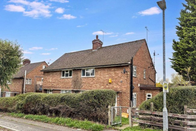 Flat A, 47 Goldings Crescent, Basildon, Essex, SS16 4RX 89