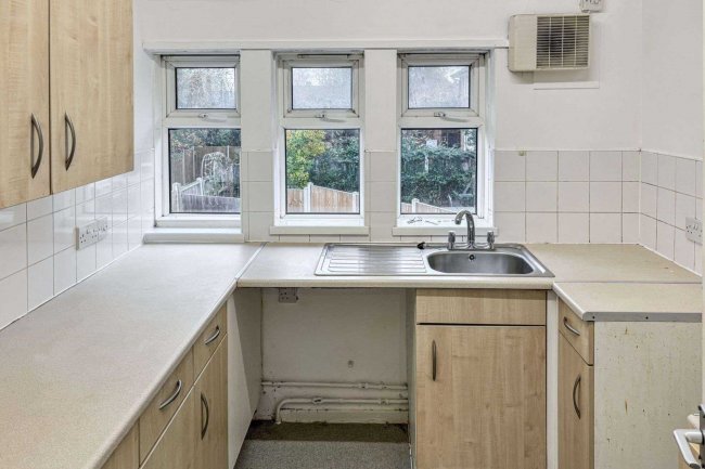 Flat A, 47 Goldings Crescent, Basildon, Essex, SS16 4RX 89