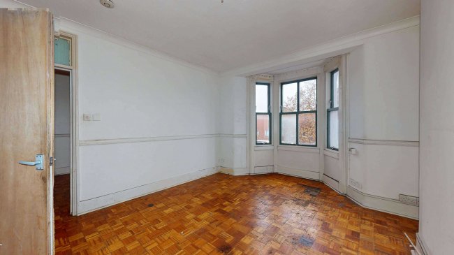 90 Kingsley Flats, Old Kent Road, Bermondsey, London, SE1 5UR 8