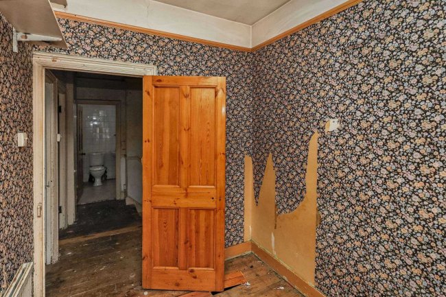 11 The Rise, Palmers Green, London N13 5LF 4